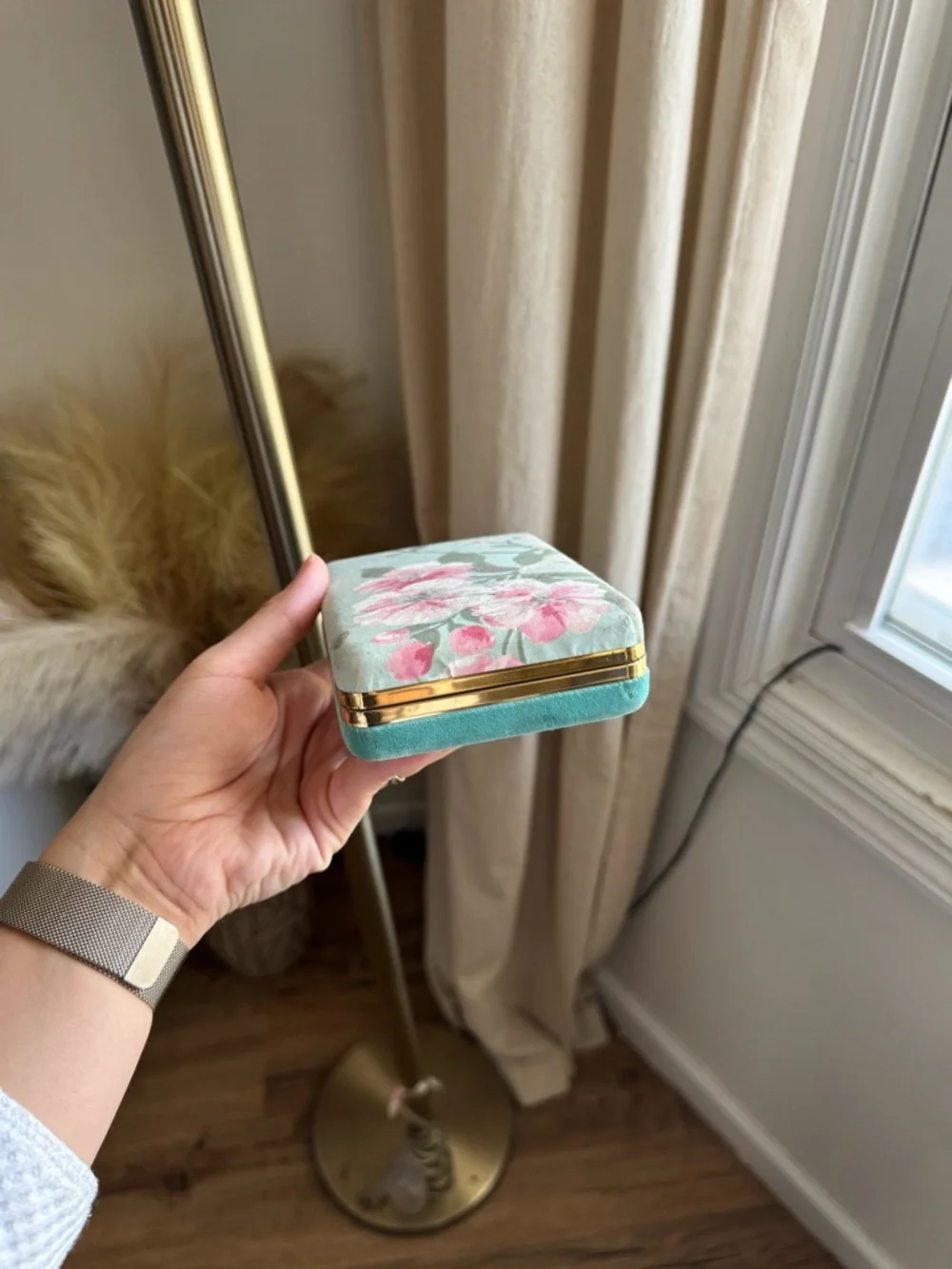 Vintage Floral Fabric Covered Travel Jewelry Hard Case Clam Shell with Mirror - Picture 9 of 10